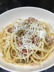Buzymum - Quick Tuna Spaghetti with olives and parmesan