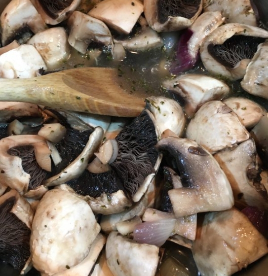 Buzymum - Mushrooms added to the hot stock