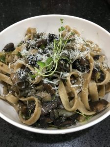Buzymum - Mushroom and thyme tagliatelle pasta, ready to serve