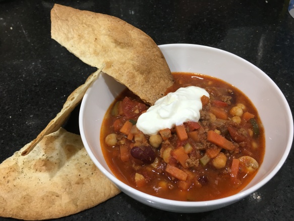 Buzymum - Chilli served with sour cream and crispy tortillas